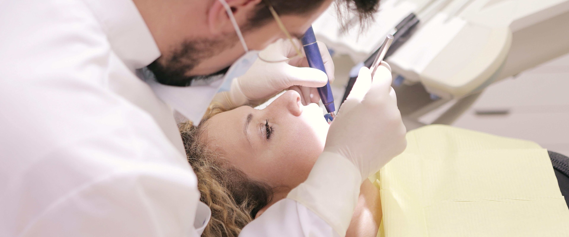 What are the main duties and responsibilities of a dentist?